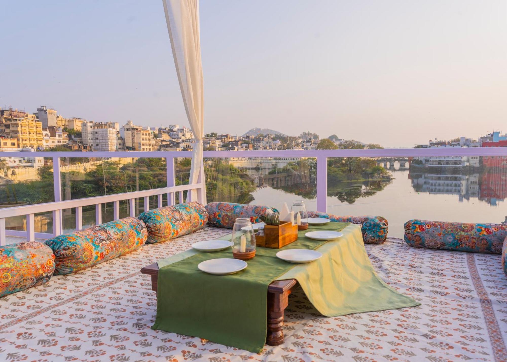 Natural Lake View Hotel Udaipur Exterior foto
