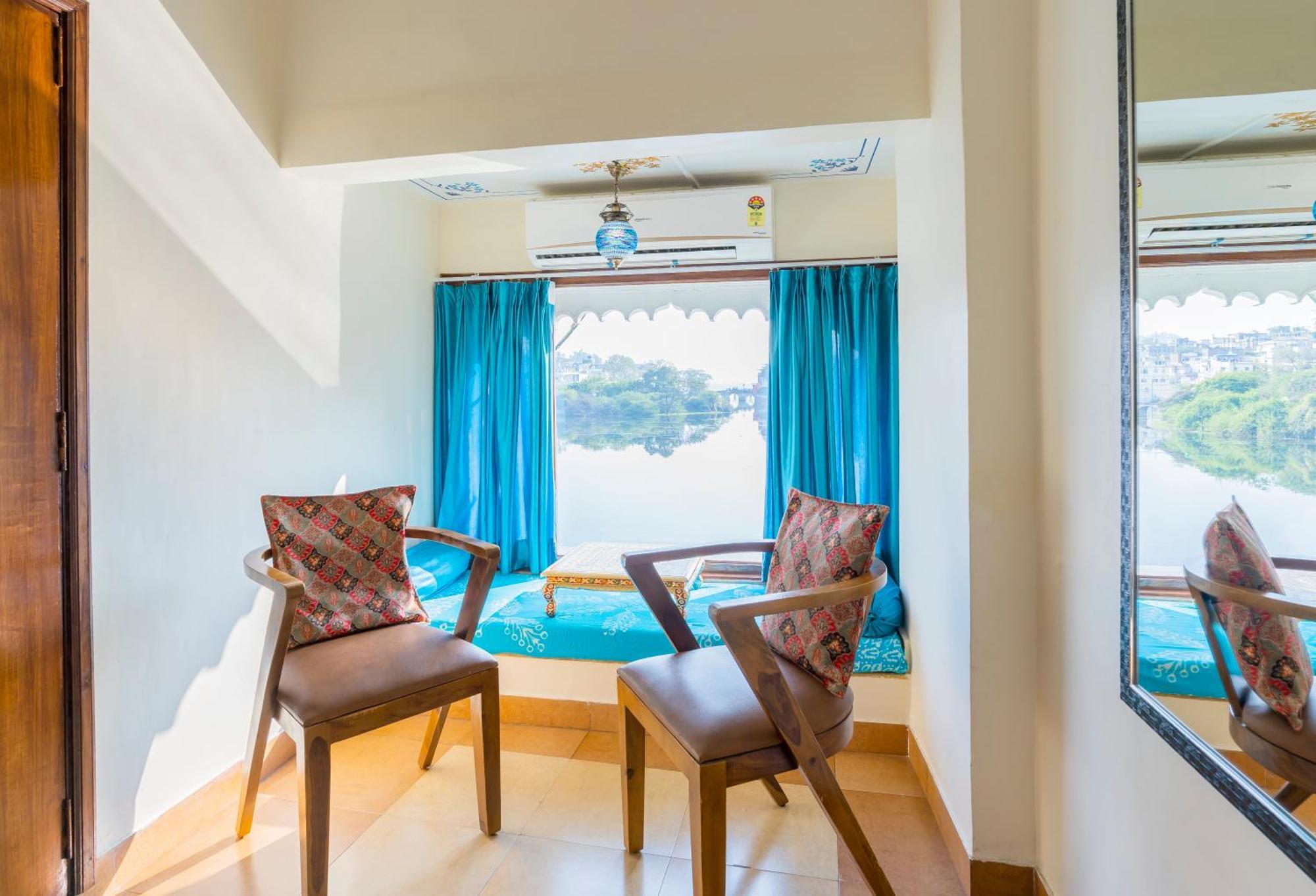 Natural Lake View Hotel Udaipur Exterior foto