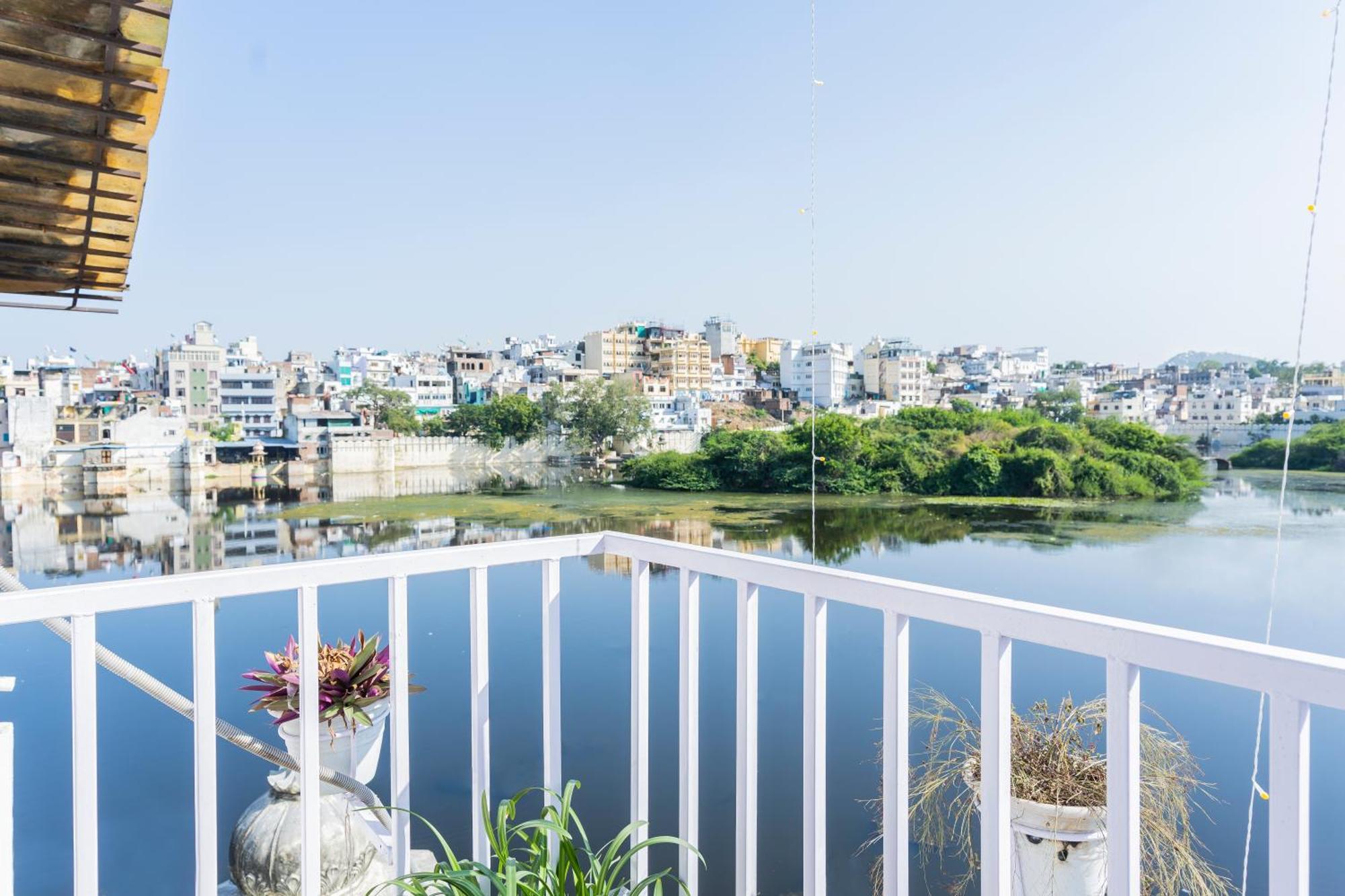 Natural Lake View Hotel Udaipur Exterior foto