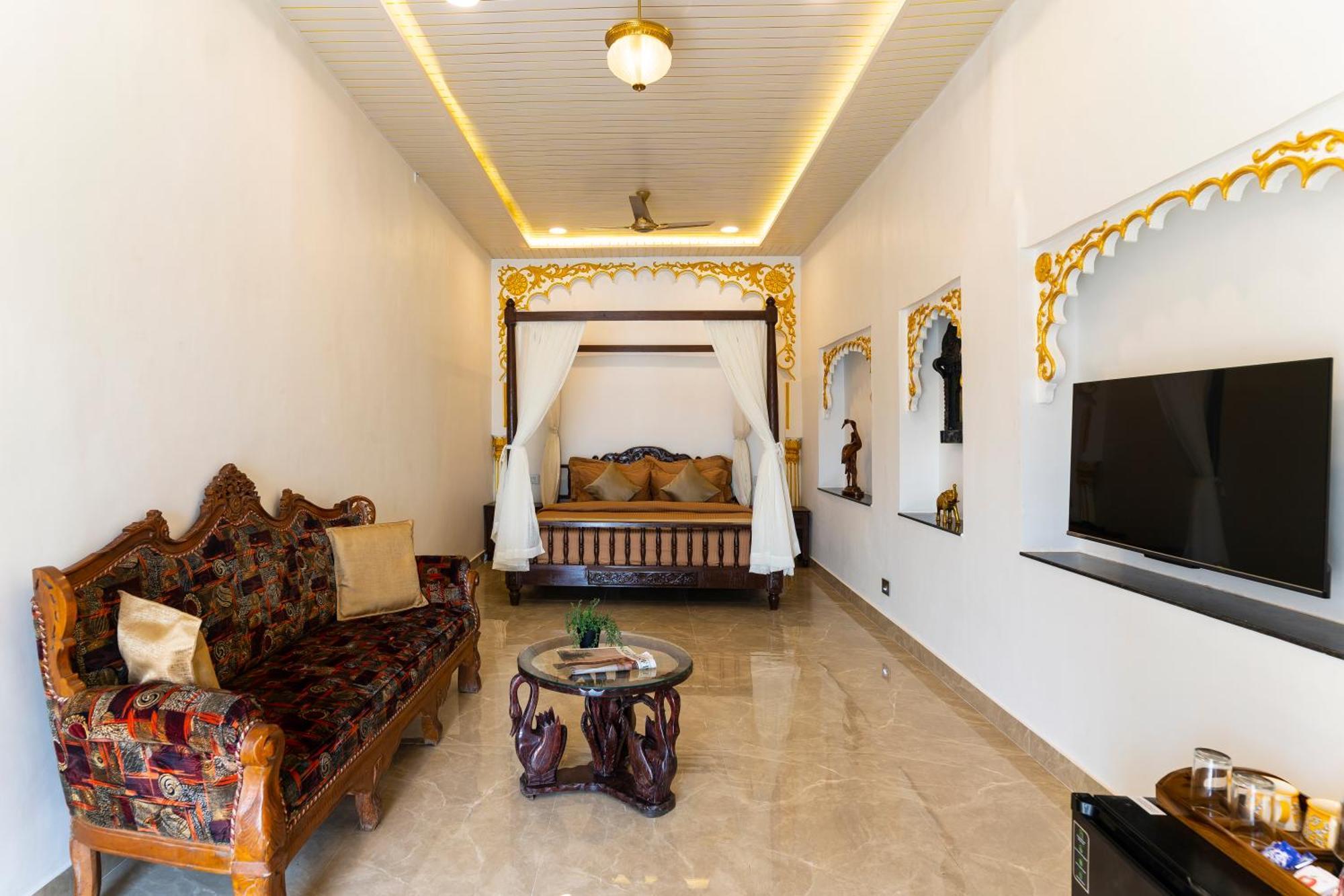 Natural Lake View Hotel Udaipur Exterior foto