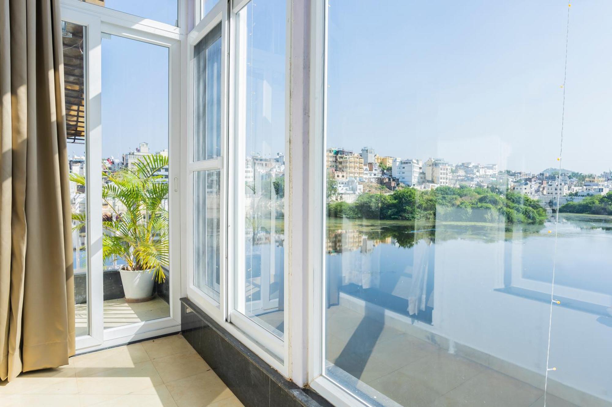 Natural Lake View Hotel Udaipur Exterior foto