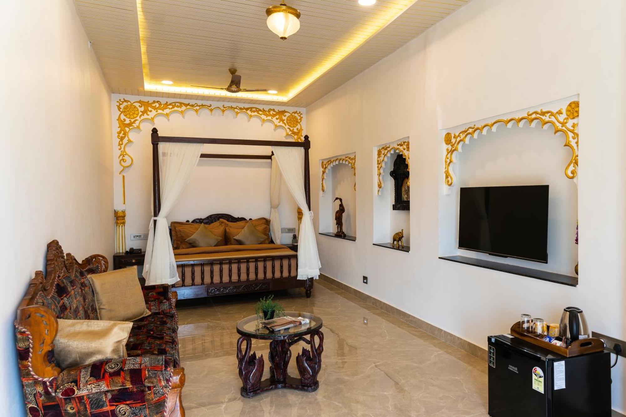 Natural Lake View Hotel Udaipur Exterior foto